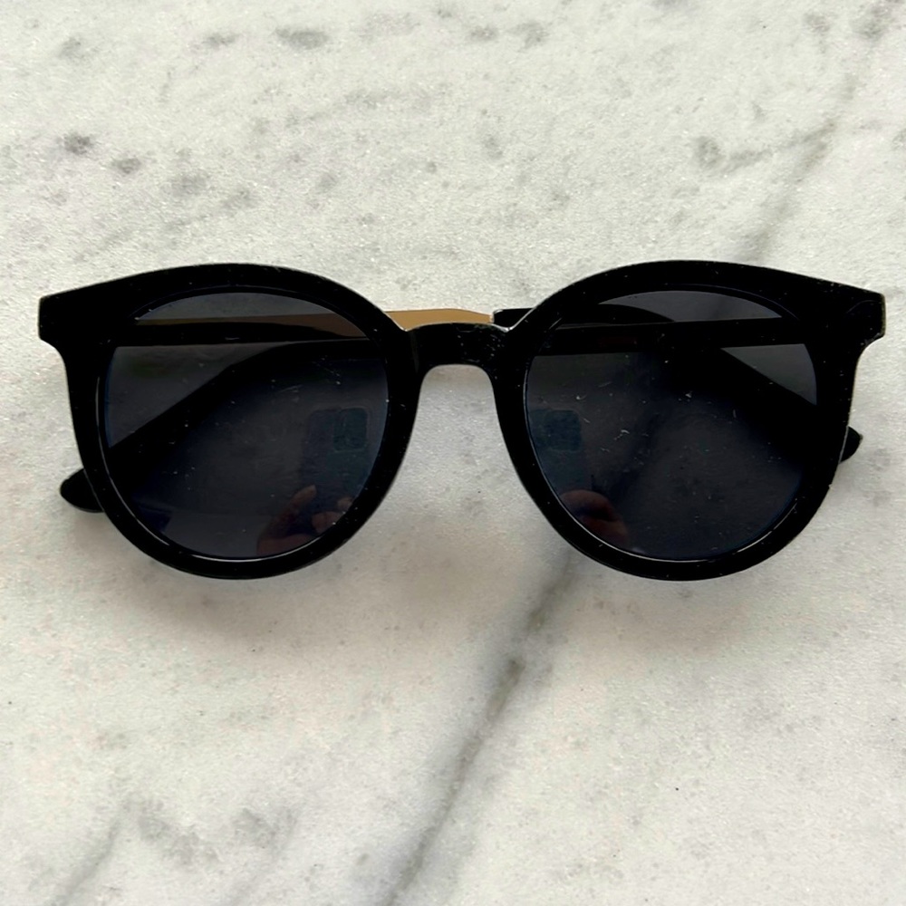 Oscar de la Renta sunglasses black